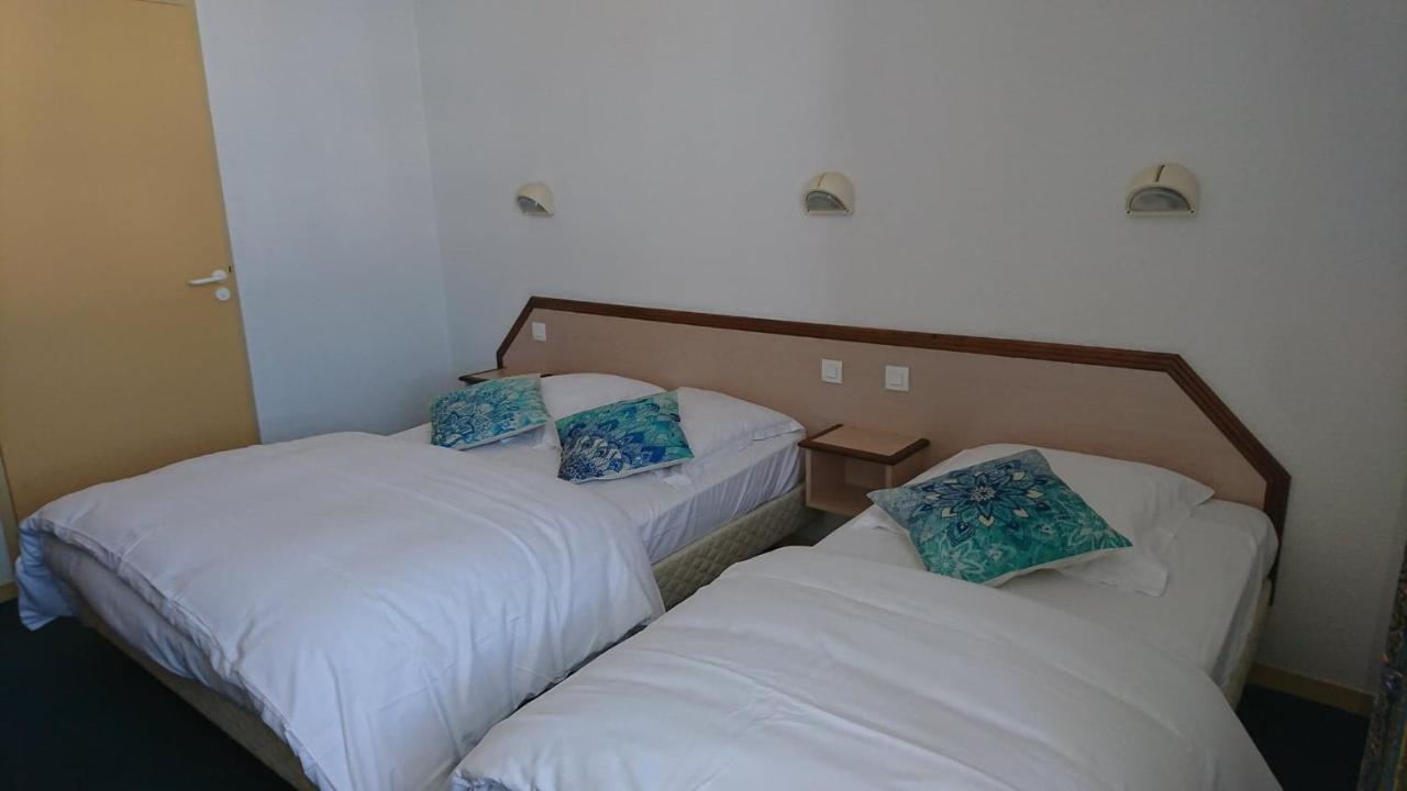 Hotel Les Deux Porches Verrieres  Экстерьер фото